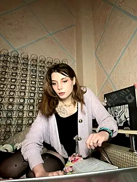 Snapshot of MiaDinA chatting on 11.11.25 MiaDinA online show from 11.11.25