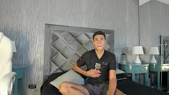 Snapshot of Dominic_Burk chatting on 11.07.25 Dominic Burk online show from 11.07.25