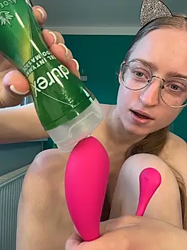 Snapshot of EveLunny chatting on 06.17.26 EveLunny online show from 06.17.26