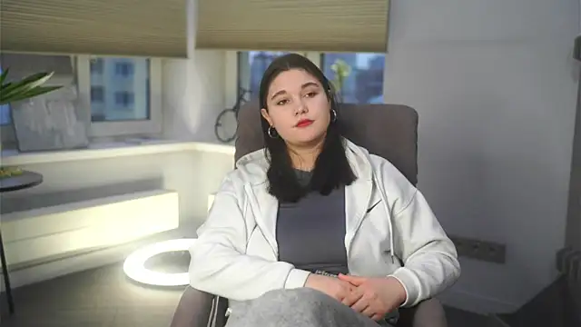 Snapshot of MonetBrinkman chatting on 11.12.25 MonetBrinkman online show from 11.12.25