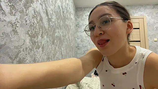 SofiYong online show from 11.07.25