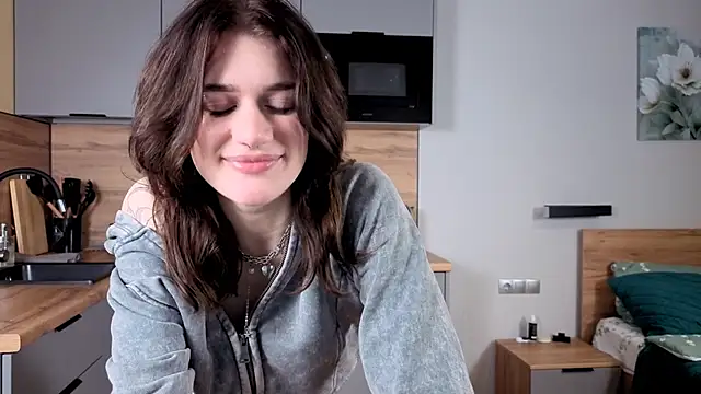 Snapshot of eshleeygreen chatting on 11.08.25 eshleeygreen online show from 11.08.25