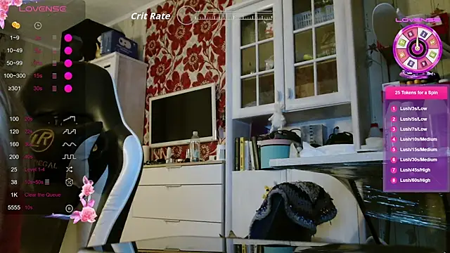 Snapshot of dominyantrix chatting on 11.07.25 dominyantrix online show from 11.07.25