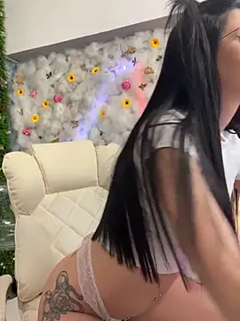 Snapshot of Candy_T33n chatting on 12.04.25 Candy T33n online show from 12.04.25