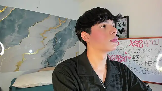 Snapshot of Isaac_Kurtt chatting on 11.11.25 Isaac Kurtt online show from 11.11.25