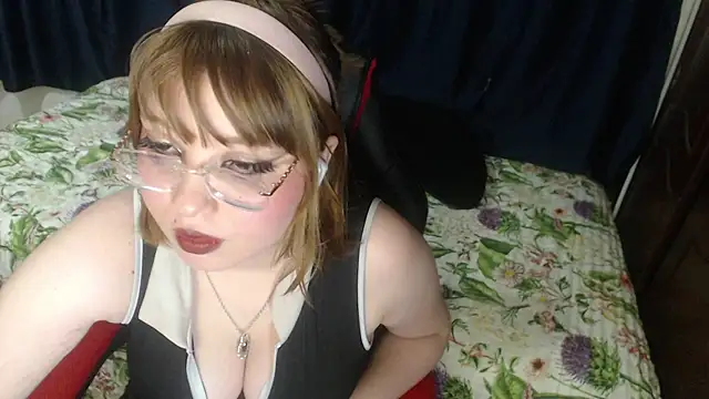 Snapshot of Michi_sauria1 chatting on 12.15.25 Michi sauria1 online show from 12.15.25