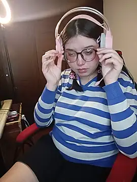 Snapshot of Michi_sauria1 chatting on 07.15.26 Michi sauria1 online show from 07.15.26