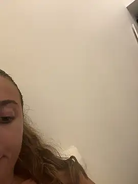 Snapshot of lounaaxangel chatting on 11.10.25 lounaaxangel online show from 11.10.25