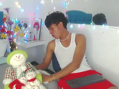 Snapshot of Valentino_Lane chatting on 12.02.25 Valentino Lane online show from 12.02.25