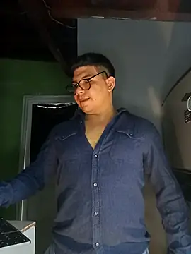 Snapshot of UrielRay13 chatting on 11.13.25 UrielRay13 online show from 11.13.25