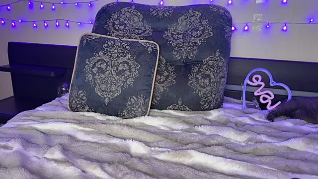 Snapshot of Fantasy_Moonlightt chatting on 12.19.25 Fantasy Moonlightt online show from 12.19.25