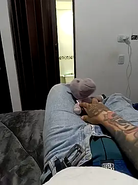 Snapshot of crazy_penis chatting on 11.07.25 crazy penis online show from 11.07.25