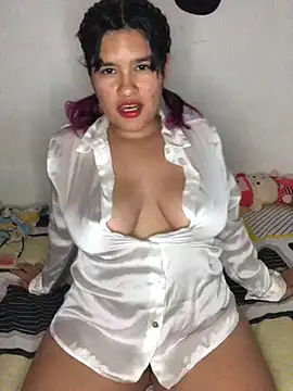 Snapshot of Beba_103 chatting on 12.13.25 Beba 103 online show from 12.13.25