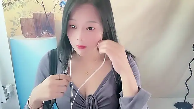 Snapshot of cici_bbyy chatting on 12.15.25 cici bbyy online show from 12.15.25