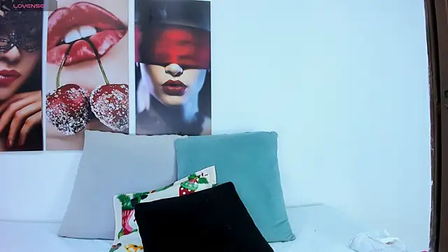 Andhrea Vale online show from 11.18.25