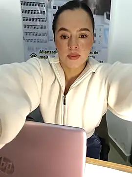Snapshot of ALEJA__22 chatting on 04.22.26 ALEJA 22 online show from 04.22.26