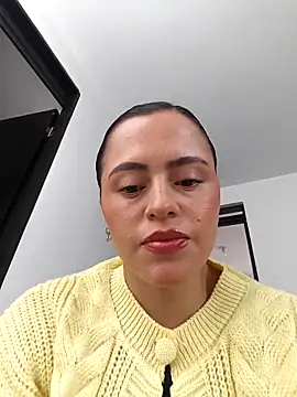 Snapshot of ALEJA__22 chatting on 05.12.26 ALEJA 22 online show from 05.12.26
