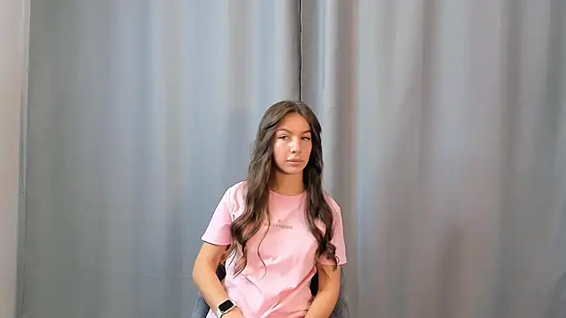 Snapshot of OtiliaNatiello chatting on 11.08.25 OtiliaNatiello online show from 11.08.25