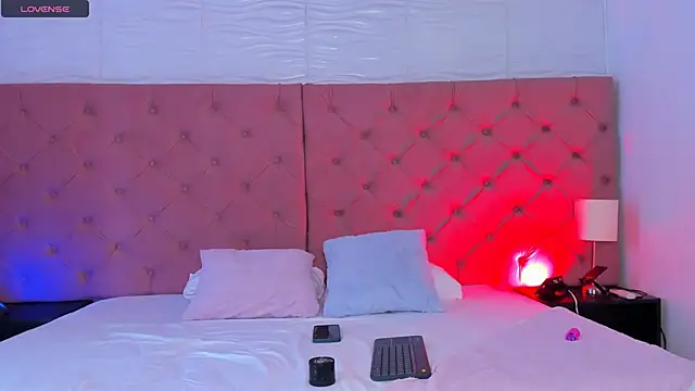 Snapshot of jov_and_thomas chatting on 11.10.25 jov and thomas online show from 11.10.25