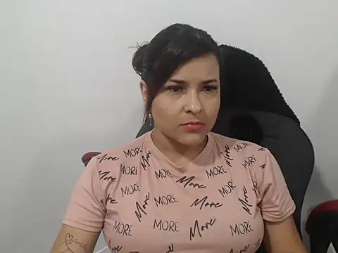 Snapshot of karol_loveet chatting on 12.03.25 karol loveet online show from 12.03.25