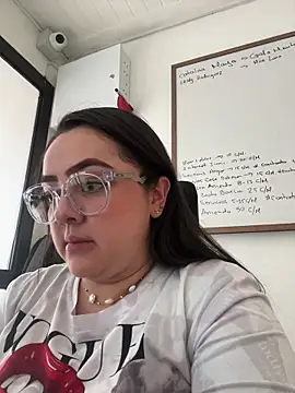 Snapshot of cleo_wale_ chatting on 11.08.25 cleo wale online show from 11.08.25