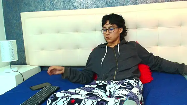 Snapshot of Zoro_V chatting on 11.07.25 Zoro V online show from 11.07.25