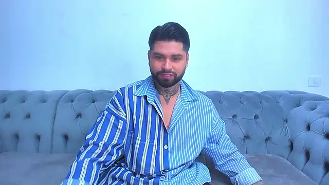 Snapshot of alexandermoris chatting on 12.18.25 alexandermoris online show from 12.18.25