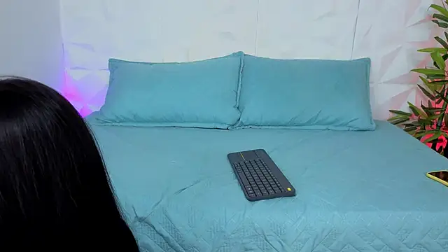 AuroraLanee  online show from 11.22.25