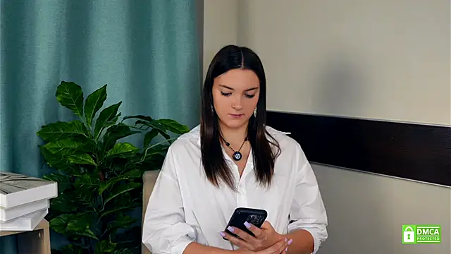 Snapshot of MathaMcrae chatting on 11.08.25 MathaMcrae online show from 11.08.25