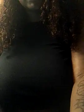 Snapshot of Fxncymuse chatting on 11.15.25 Fxncymuse online show from 11.15.25