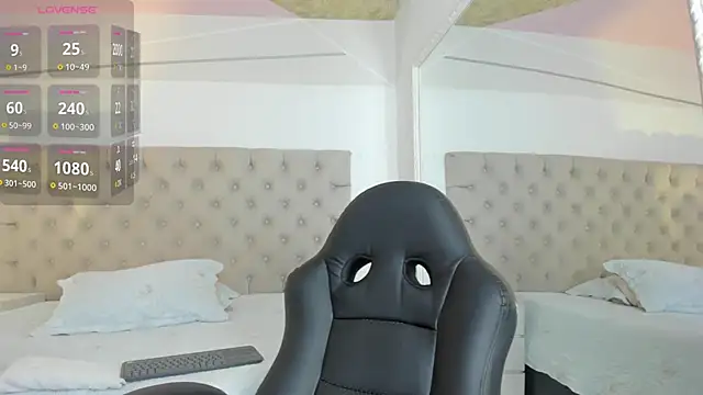 Snapshot of ZarinaWynne chatting on 12.01.25 ZarinaWynne online show from 12.01.25