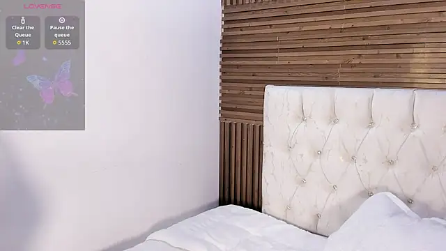 ZarinaWynne online show from 04.19.26