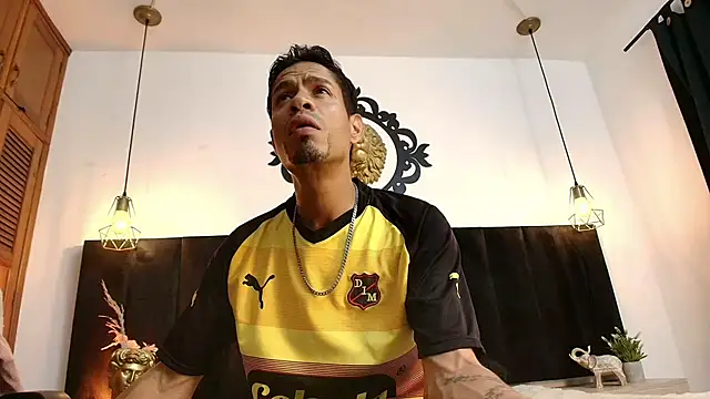 Snapshot of Anubiss_sex chatting on 11.11.25 Anubiss sex online show from 11.11.25