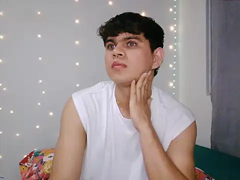 Snapshot of Swetty_diamon chatting on 11.11.25 Swetty diamon online show from 11.11.25