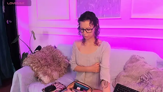 AliceMadnes online show from 02.08.26