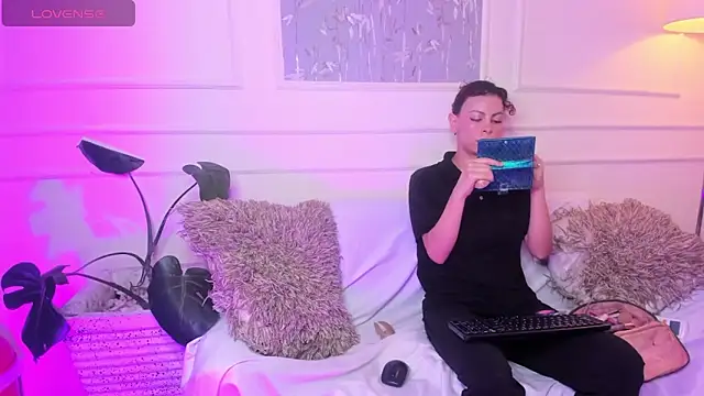 AliceMadnes online show from 04.16.26