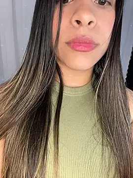 Snapshot of Lys_rose chatting on 11.18.25 Lys rose online show from 11.18.25