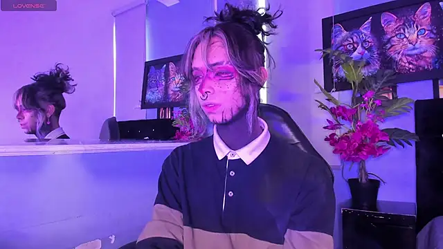 luxiel  online show from 11.19.25