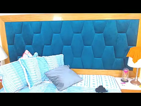 Snapshot of morrigan_luxus2 chatting on 12.14.25 morrigan luxus2 online show from 12.14.25