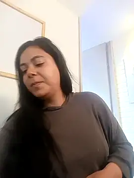 Snapshot of LorieFerrer chatting on 02.04.25 LorieFerrer online show from 02.04.25