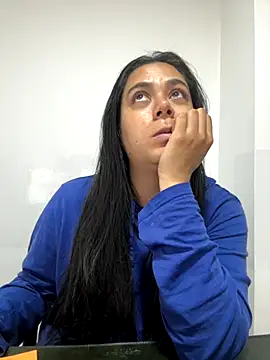 Snapshot of LorieFerrer chatting on 09.17.25 LorieFerrer online show from 09.17.25