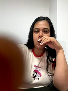 Snapshot of LorieFerrer chatting on 09.19.25 LorieFerrer online show from 09.19.25