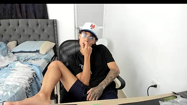 Snapshot of raccon_master chatting on 11.12.25 raccon master online show from 11.12.25