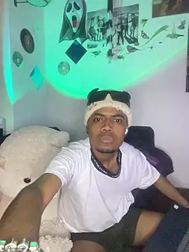 Snapshot of Kaizen-Black chatting on 11.07.25 Kaizen-Black online show from 11.07.25