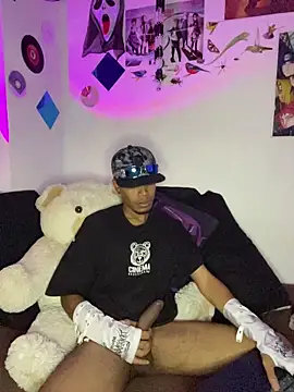 Snapshot of Kaizen-Black chatting on 11.11.25 Kaizen-Black online show from 11.11.25