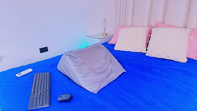 alanarose18 online show from 04.18.26