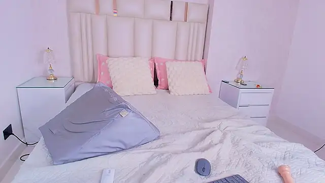 alanarose18 online show from 04.19.26