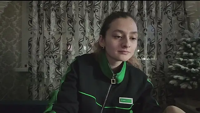 Snapshot of SweetLiaison chatting on 12.21.25 SweetLiaison online show from 12.21.25