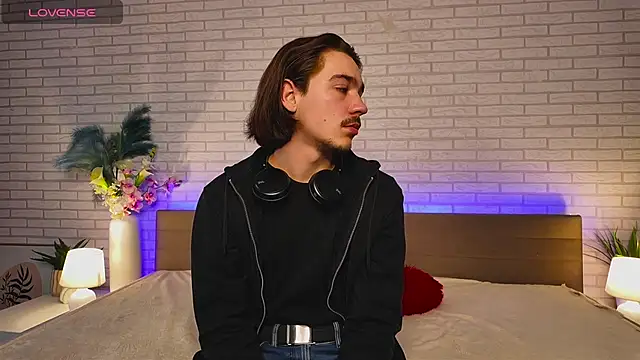 Snapshot of EthanRowlands chatting on 11.12.25 EthanRowlands online show from 11.12.25