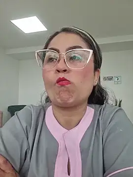 Snapshot of Laurenwc chatting on 11.12.25 Laurenwc online show from 11.12.25